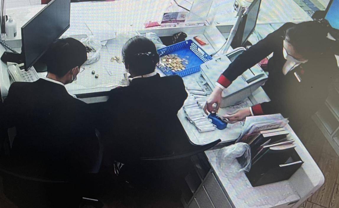 把“烦心事”办成“暖心事” 中信银行大连分行提供硬币兑换服务获客户赞扬