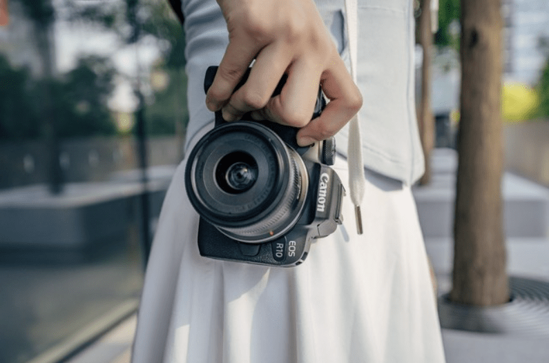 佳能EOS R系列最轻机型！EOS R10<strong></p>
<p>eos价格</strong>，年轻用户的首选