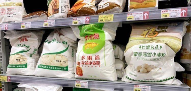 买面粉时<strong></p>
<p>面粉价格</strong>,不是价格越贵越好,认准这3种买,回回买到优质面粉!