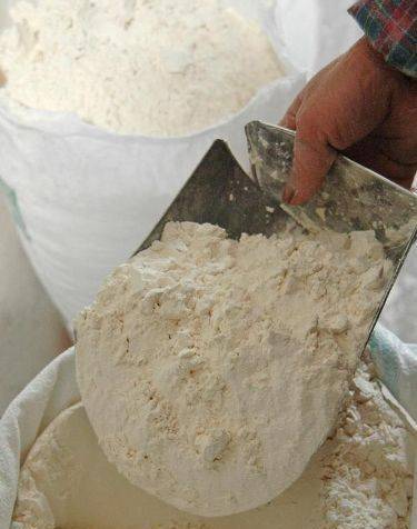 买面粉时<strong></p>
<p>面粉价格</strong>,不是价格越贵越好,认准这3种买,回回买到优质面粉!