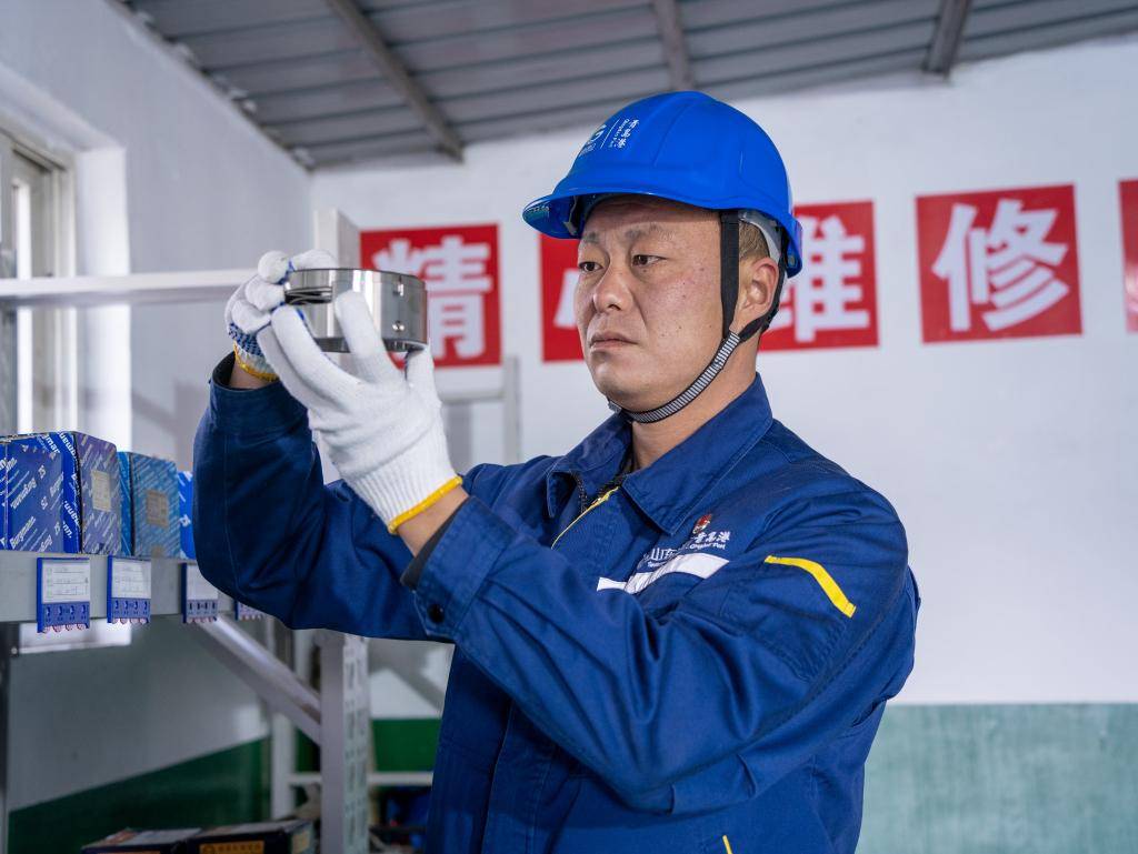 “火眼金睛”保障灌区安全生产<strong></p>
<p>原油储罐</strong>！青岛实华维修工人王兆军获全国五一劳动奖章