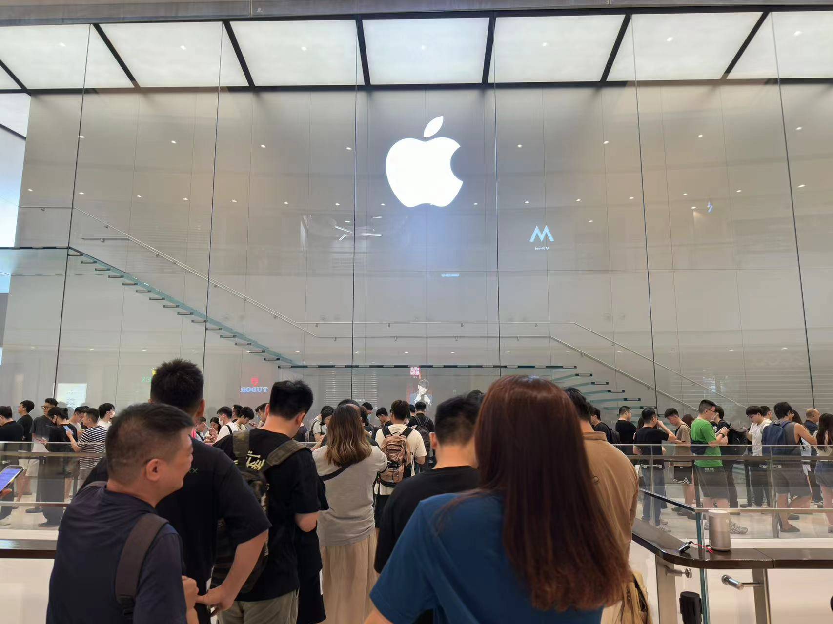 iPhone 16被炒出天价<strong></p>
<p>手机炒币</strong>！但手机黄牛终将成为历史记忆？