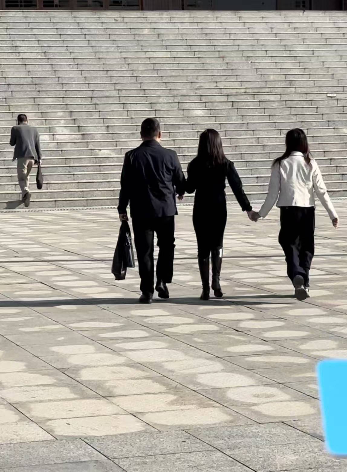 死刑！余华英拐卖儿童案重审宣判<strong></p>
<p>中币交易</strong>，其当庭表示上诉