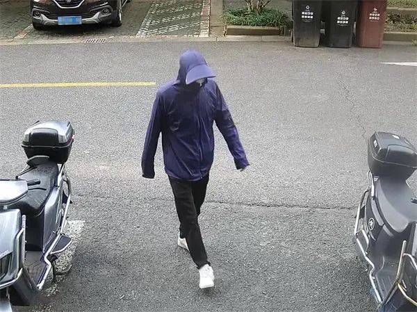 男子对前妻动起“歪脑筋”<strong></p>
<p>ccr自动炒币</strong>，潜入其家中……上海警方：刑拘