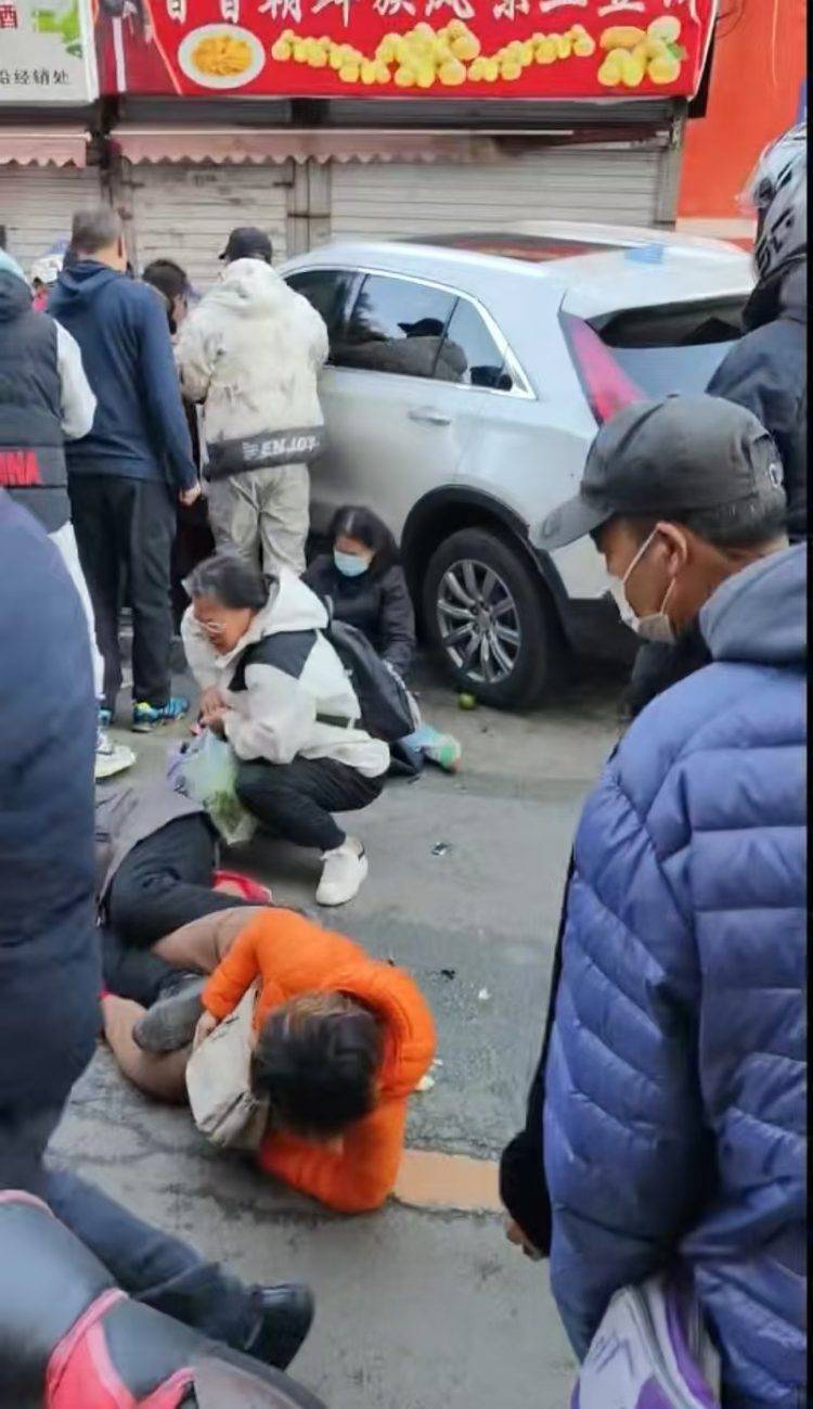 沈阳一网红早市发生汽车撞人事件<strong></p>
<p>炒币工具</strong>，多人受伤倒地