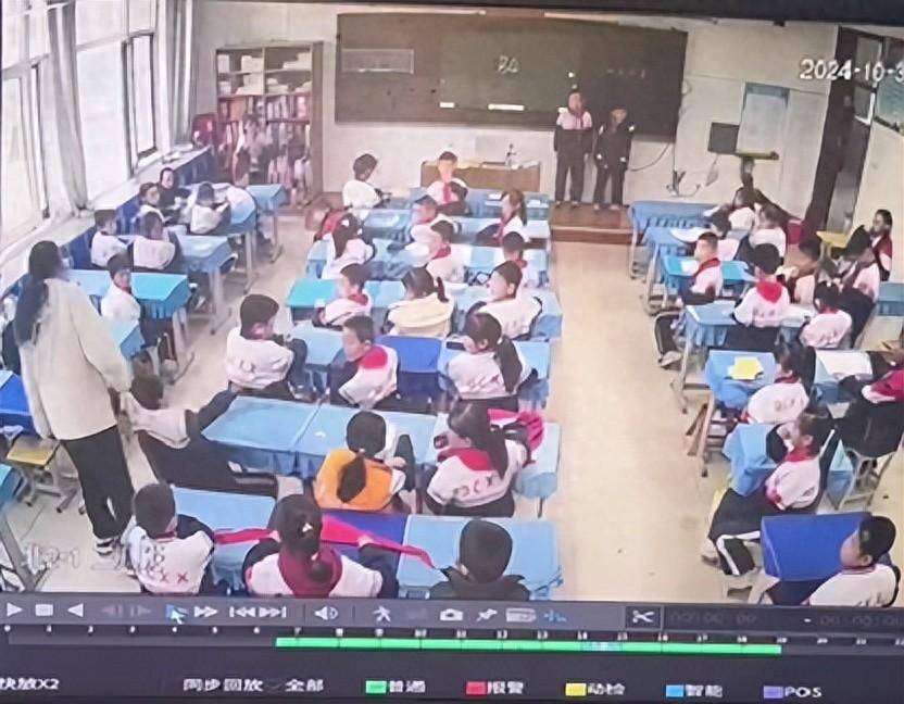 7岁男生踩脏地板<strong></p>
<p>抄币技巧</strong>，鞋被语文老师扔垃圾桶，脚冷穿鞋又被数学老师拎讲台扇耳光；两名涉事女教师已被学校开除