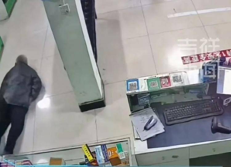 药店摔倒无人扶老人已去世<strong></p>
<p>抄币技巧</strong>，律师：药店无需担责