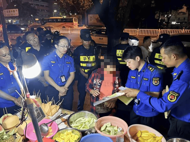 “锅铲声敲得我睡不着”！深夜<strong></p>
<p>摩登币</strong>，深圳多名流动摊贩被劝离……
