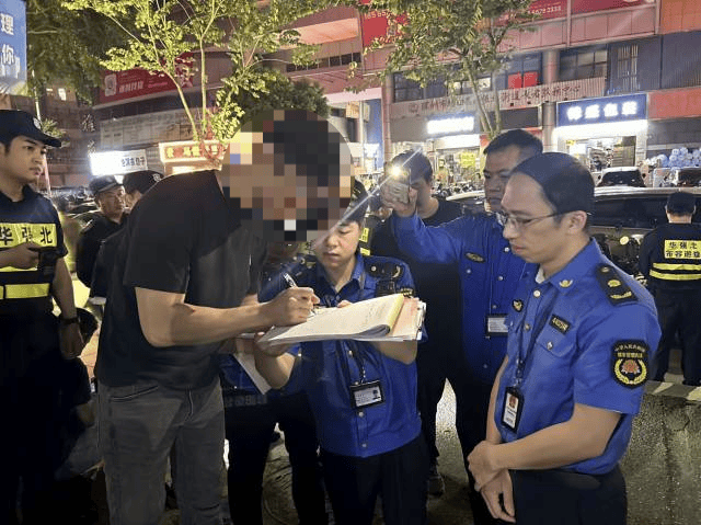 “锅铲声敲得我睡不着”！深夜<strong></p>
<p>摩登币</strong>，深圳多名流动摊贩被劝离……