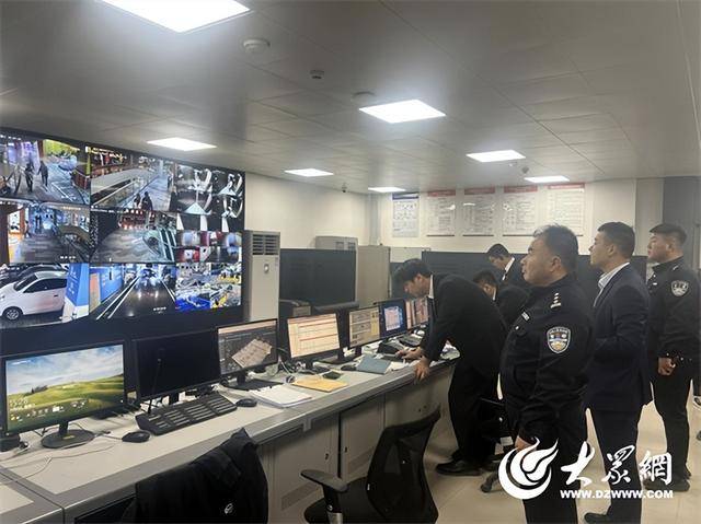 山东济宁一女孩在商场坠亡<strong></p>
<p>摩登币</strong>，其倚靠的扶梯玻璃护栏疑似脱落，警方回应