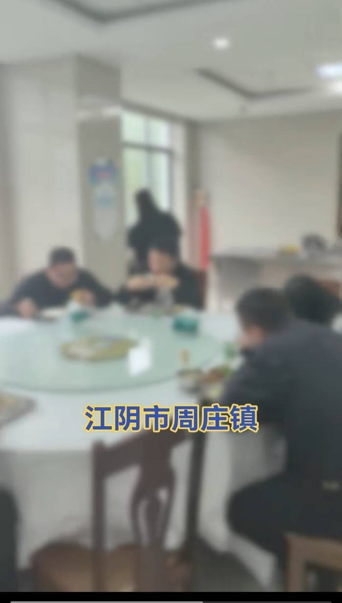 江苏一办事大厅工作人员未到下班时间就离岗吃饭<strong></p>
<p>比利币</strong>？镇政府：在核实中