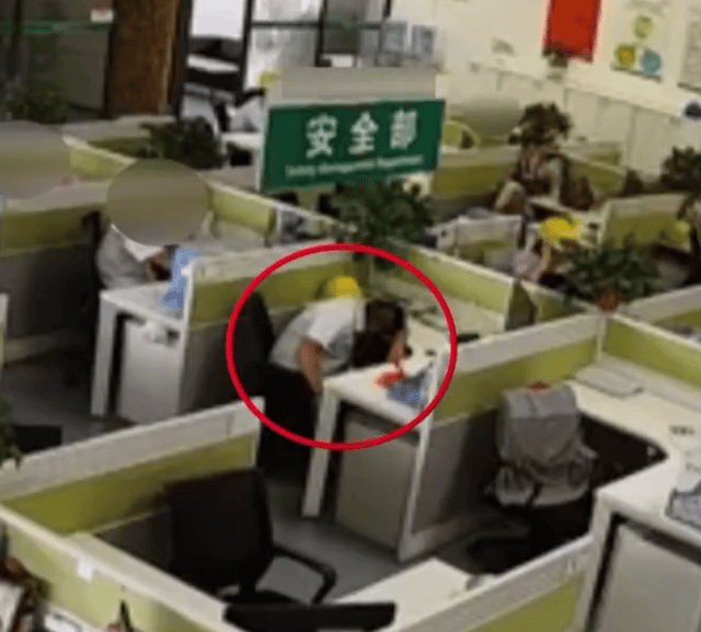 上班睡觉1小时被开除<strong></p>
<p>比利币</strong>？法院这样判……