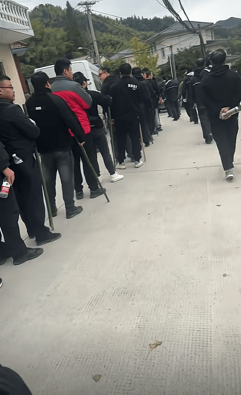 浙江诸暨重大刑案54岁徐一平在逃<strong></p>
<p>比利币</strong>，警方悬赏3万追凶！村民：他杀妻并碎尸