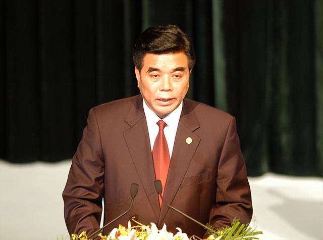 曾任市委书记后降为副厅的他<strong></p>
<p>在线交易</strong>，被查了