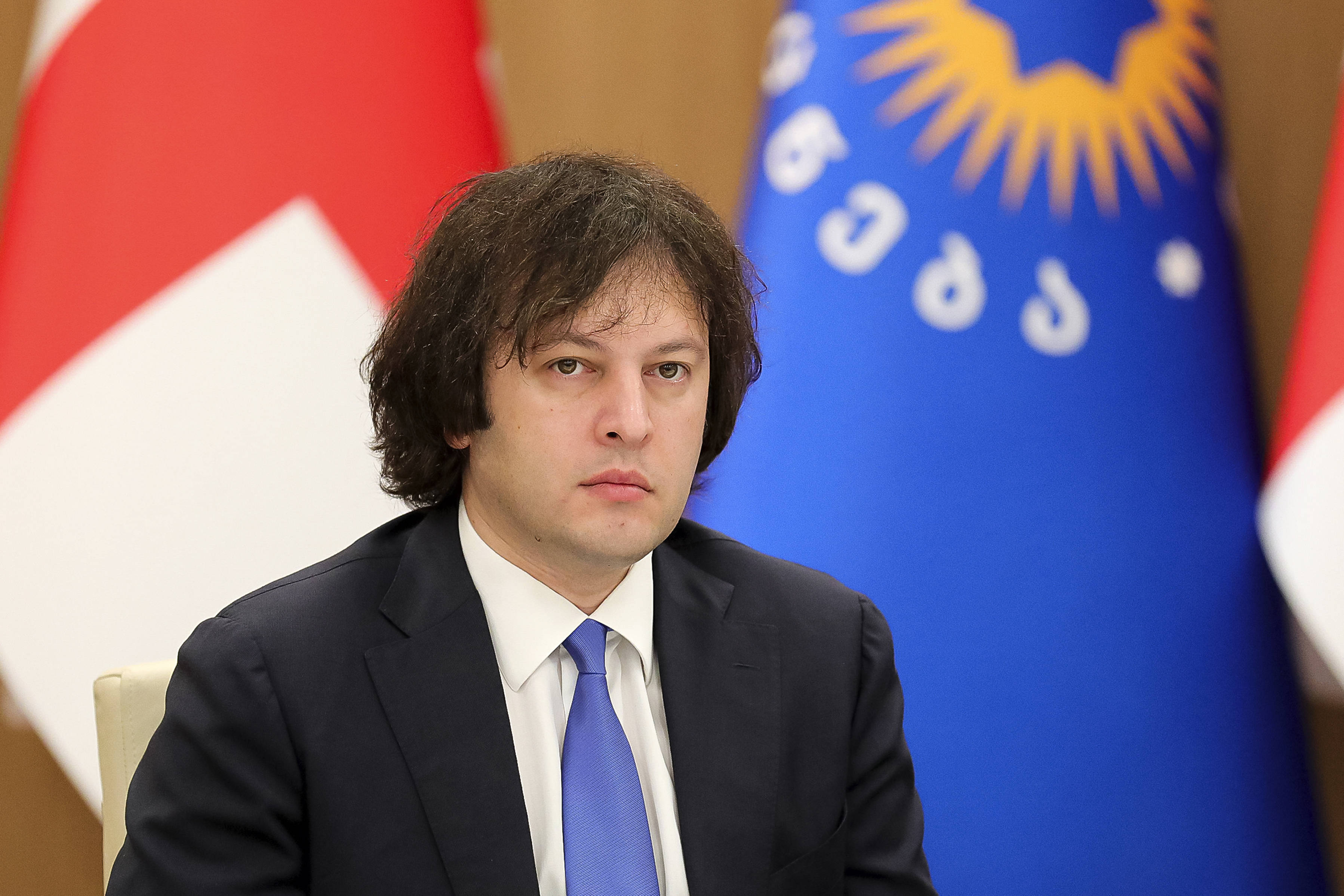 格总理强硬表态:总统任期结束必须离职