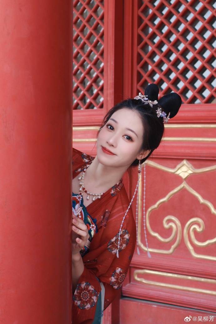 “吴柳芳涨粉太快被吓到”冲上热搜<strong></p>
<p>vapy币交易</strong>！吴柳芳微博粉丝已超10万