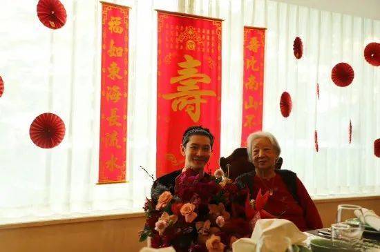 黄晓明发文：这是她最后一次紧紧攥着<strong></p>
<p>vapy币交易</strong>我的手