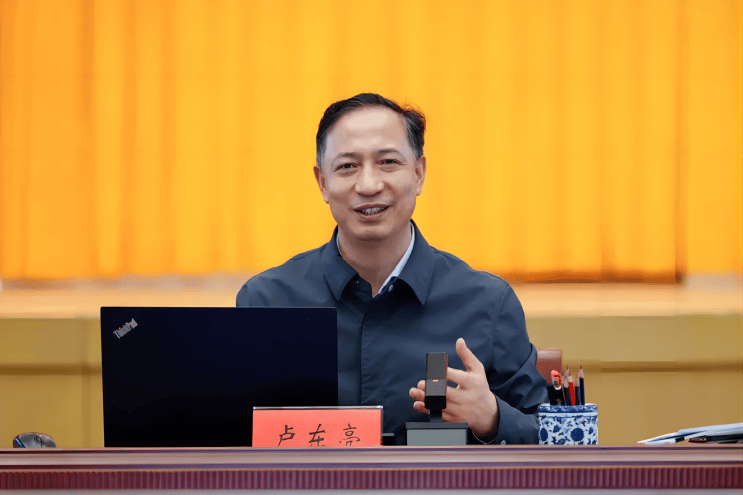 候补中央委员卢东亮<strong></p>
<p>一元月亮币</strong>，已明确为常务副省长