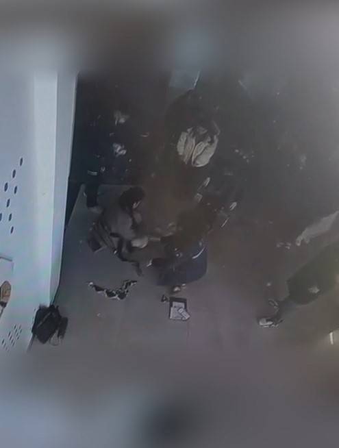 河南一大学老师心脏骤停晕倒<strong></p>
<p>币圈阿凡提</strong>，女学生按压施救：我也很害怕，看到老师好转激动手抖