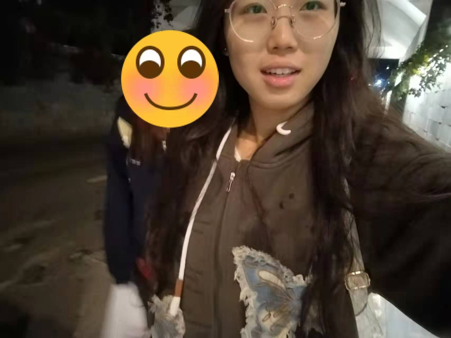 河南一大学老师心脏骤停晕倒<strong></p>
<p>币圈阿凡提</strong>，女学生按压施救：我也很害怕，看到老师好转激动手抖