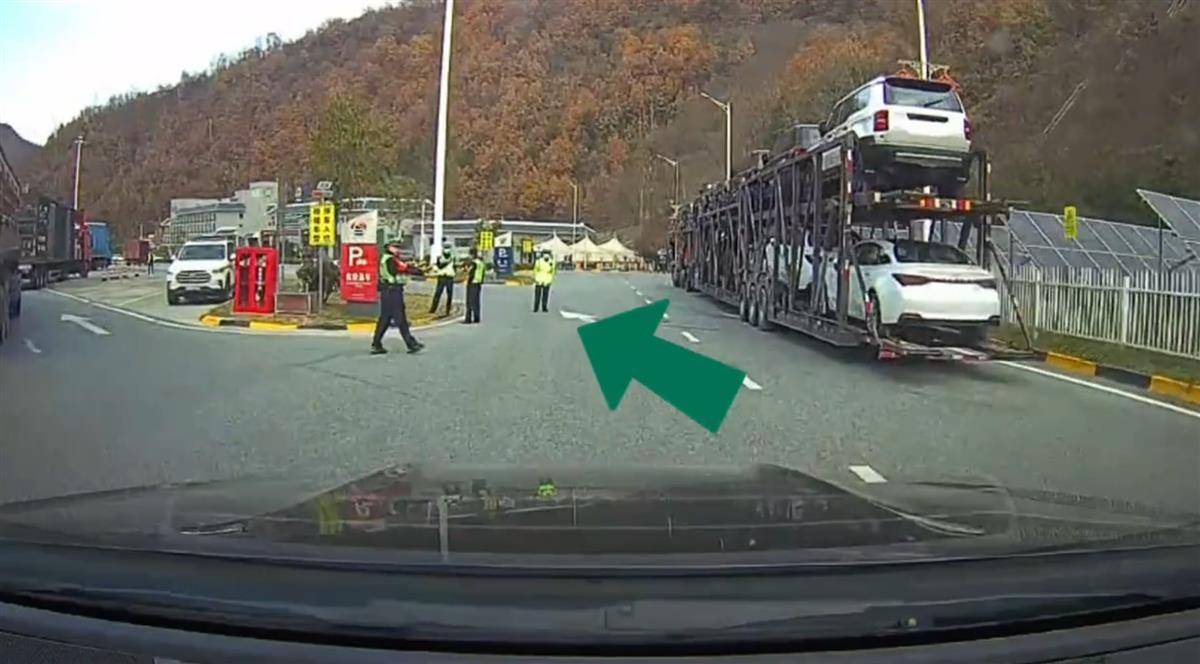 网红博主反映交警在高速上设卡查超速<strong></p>
<p>ela币行情</strong>，质疑其滥用职权，汉中警方回应