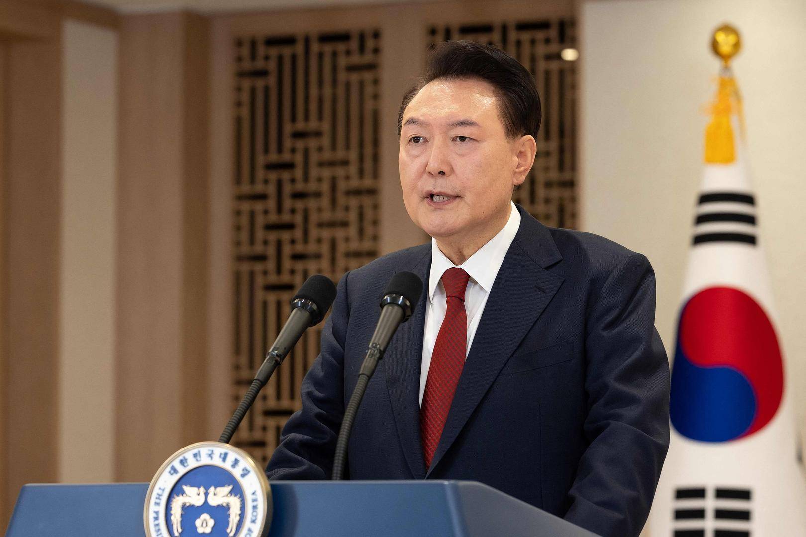 突然主张弹劾总统的韩国执政党党首：曾获尹锡悦多次提拔<strong></p>
<p>ela币行情</strong>，后因第一夫人惹怒“亲尹派”