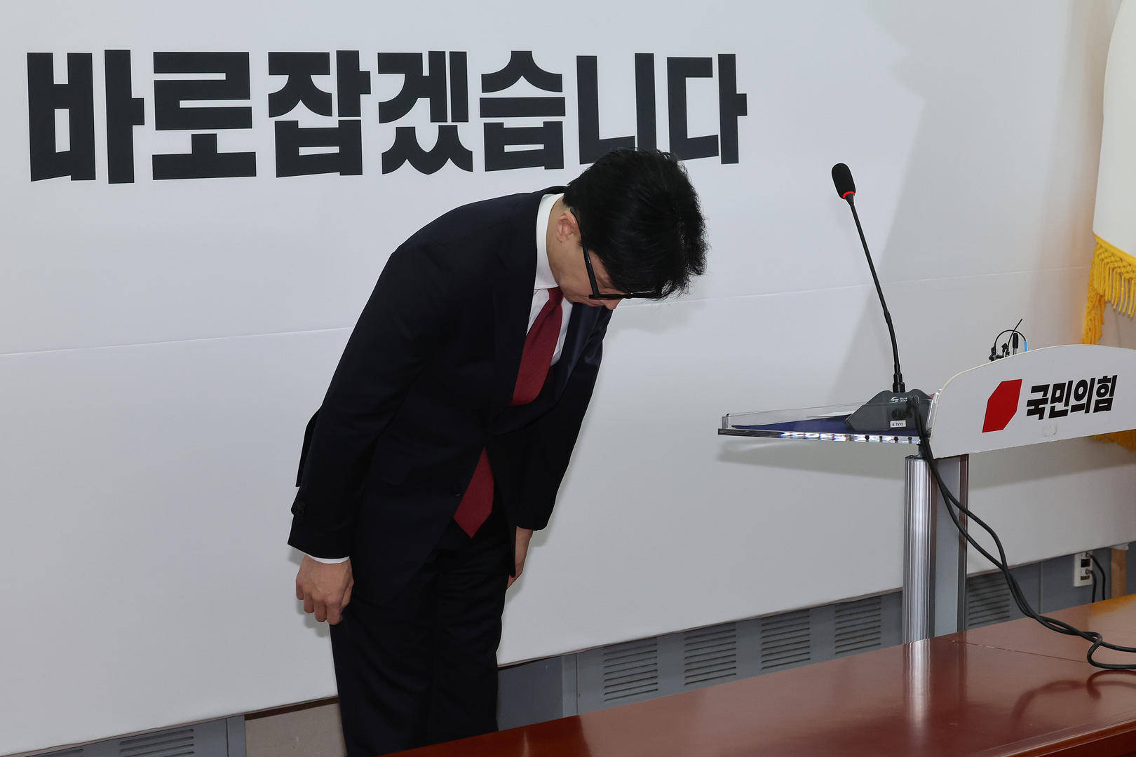 突然主张弹劾总统的韩国执政党党首：曾获尹锡悦多次提拔<strong></p>
<p>ela币行情</strong>，后因第一夫人惹怒“亲尹派”