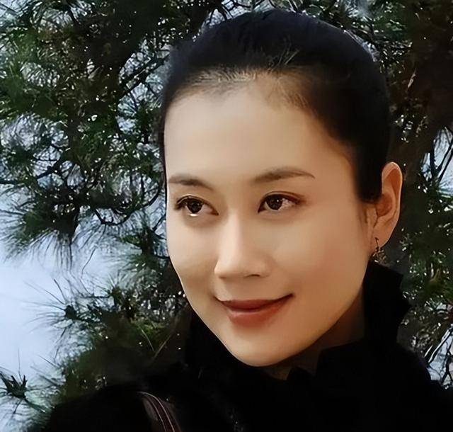 “坏人专业户”姚刚：一生无妻无子<strong></p>
<p>海南欧亚币</strong>，如今53岁在千万豪宅一个人住