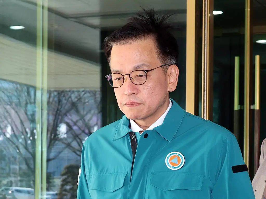 最新消息:黑匣子部分受损!179人遇难<strong></p>
<p>币圈分享</strong>,有人一家9口都在机上,济州航空CEO鞠躬道歉!航司:事发前已投保10亿美元责任保险赔偿