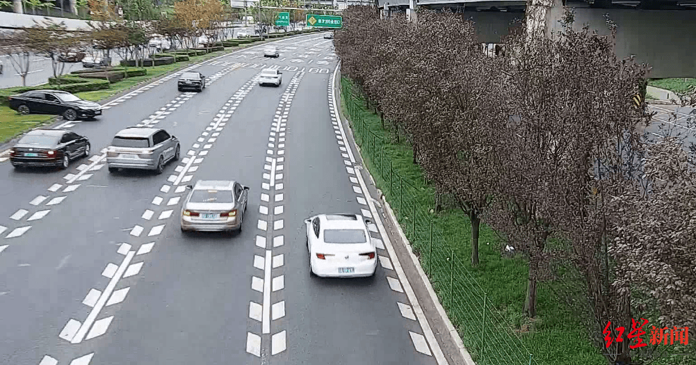 成都三环主路惊现小轿车跨过隔离带掉头<strong></p>
<p>共生币交易</strong>，原来是司机酒驾走错路……