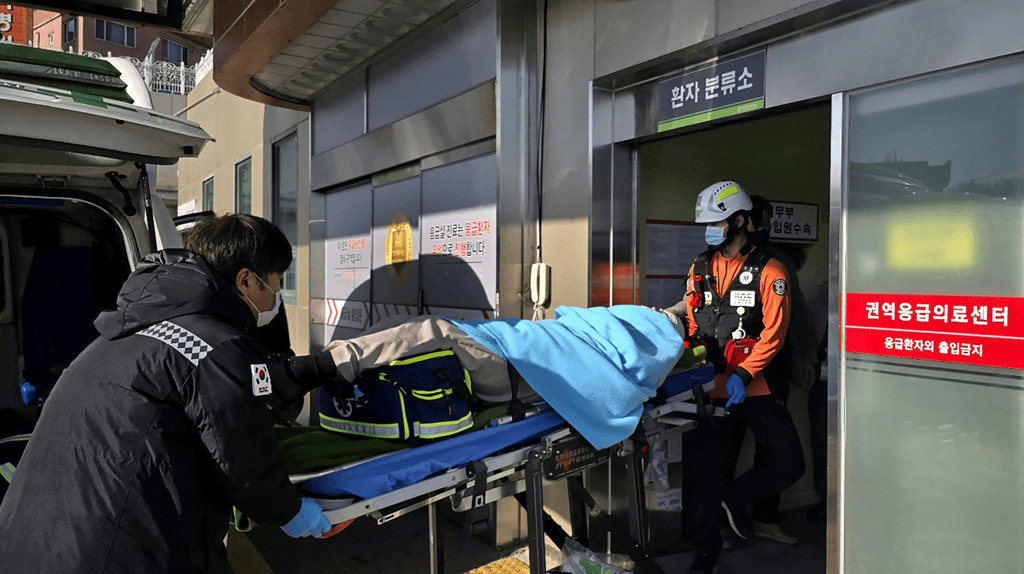 韩国空难两名幸存者：33岁空少恐全身瘫痪<strong></p>
<p>共生币交易</strong>，空姐脚踝和头部受伤