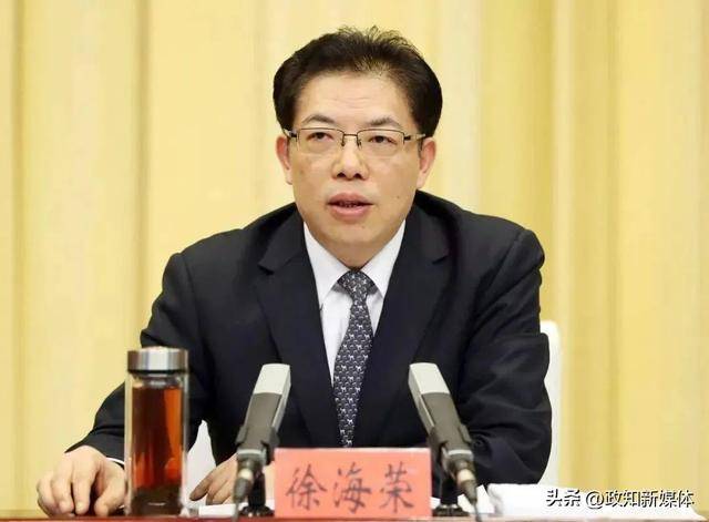 中共中央批准<strong></p>
<p>币圈二宝</strong>，邓云锋任山东省委常委