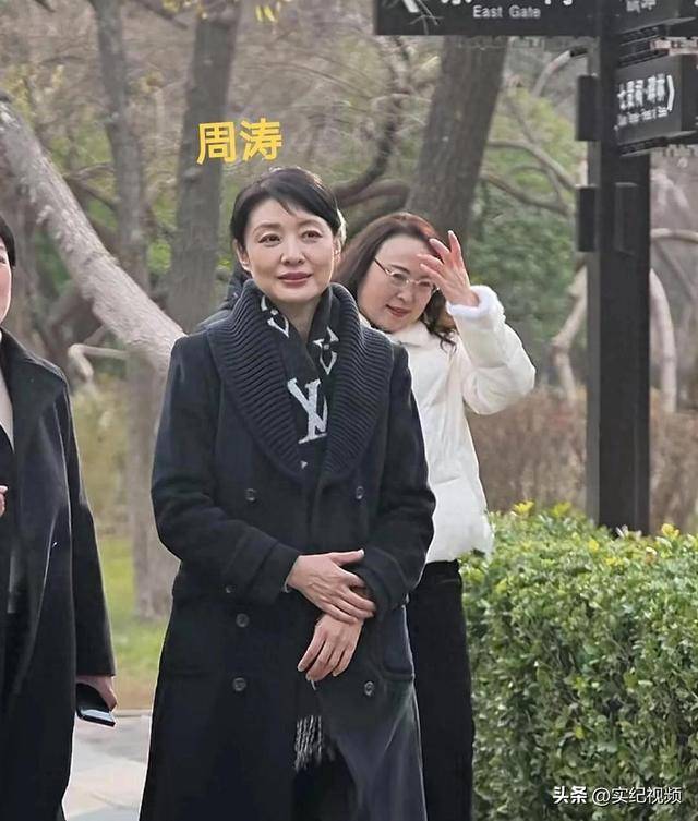 周涛来邯郸<strong></p>
<p>币圈二宝</strong>，出圈的竟然是旁边的鸡窝头讲解员，周涛：孩子刚睡醒