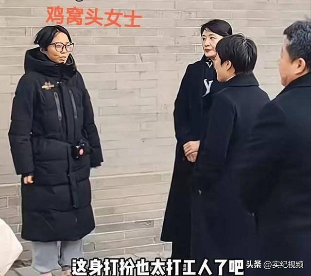 周涛来邯郸<strong></p>
<p>币圈二宝</strong>，出圈的竟然是旁边的鸡窝头讲解员，周涛：孩子刚睡醒
