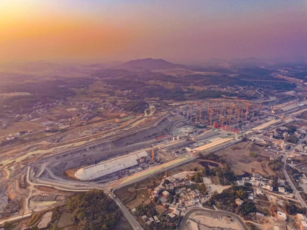 广西争夺“流量”：不止造运河<strong></p>
<p>金银国际行情</strong>，还造跨海大桥