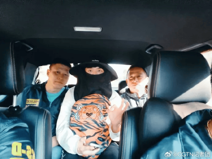演员王星已被接到泰国<strong></p>
<p>金银国际行情</strong>，画面曝光！另一位23岁小伙也失联，家人被威胁