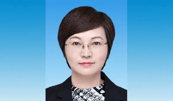 谭萍<strong></p>
<p>金银国际行情</strong>，已任广东省妇联党组书记！毕业后从宾馆前台接待员做起，曾在机场工作20多年