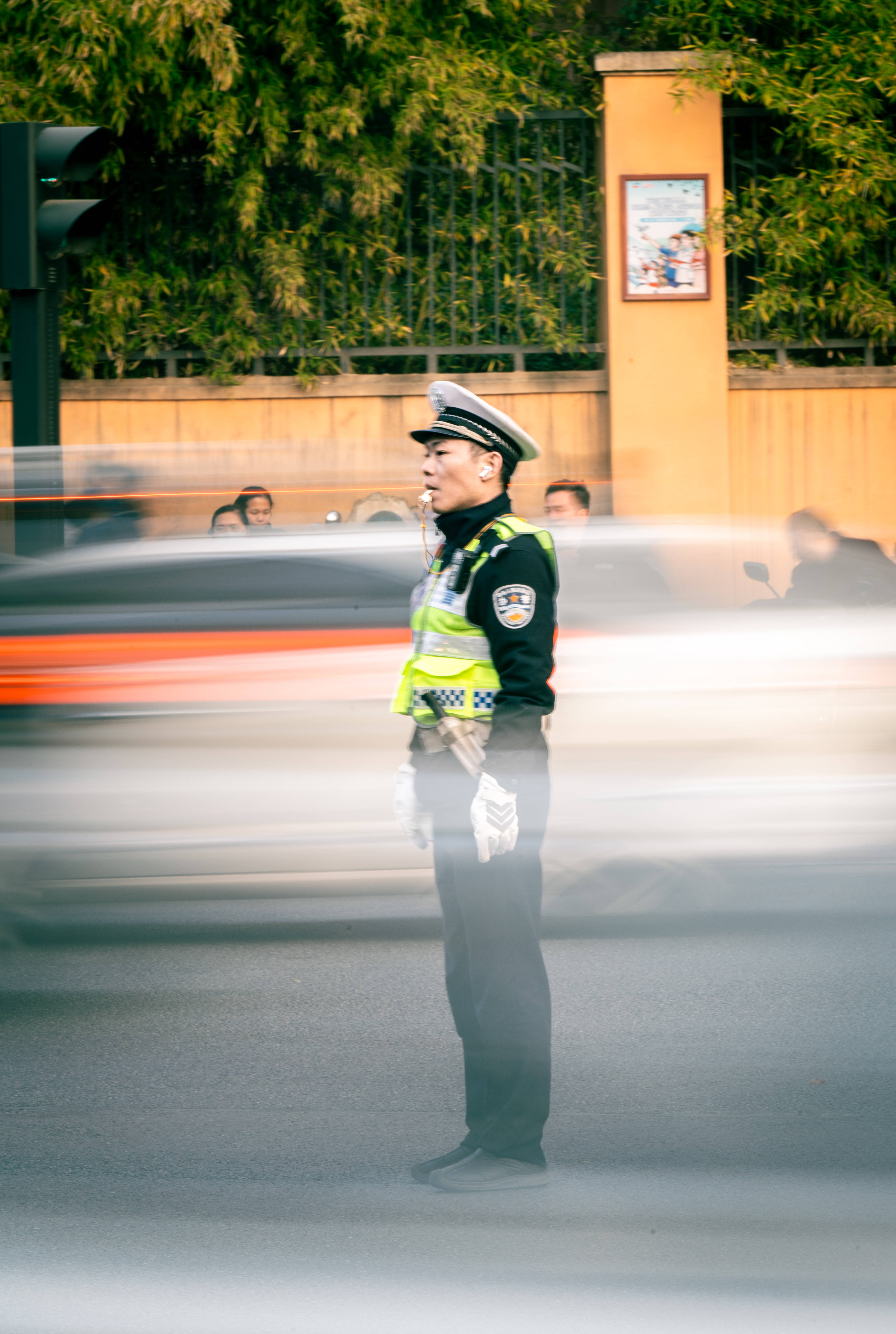 “原来你这么棒啊！”长沙协警执完勤被妻子宠溺“摸脸杀”<strong></p>
<p>金银国际行情</strong>，摄影师拍下幸福一刻