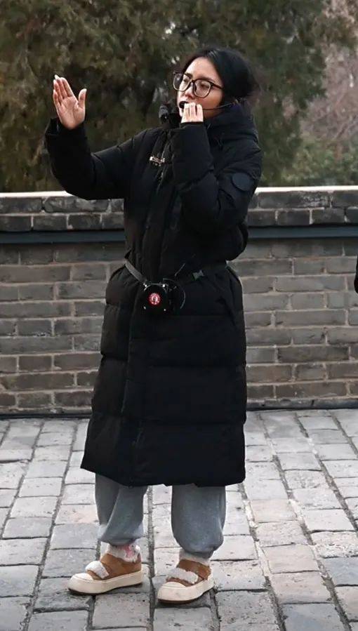 鸡窝头女士收拾漂亮上班了<strong></p>
<p>金银国际行情</strong>！精致一年潦草一天爆红