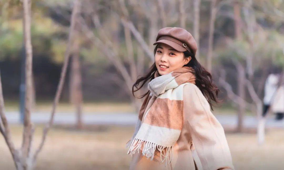 鸡窝头女士收拾漂亮上班了<strong></p>
<p>金银国际行情</strong>！精致一年潦草一天爆红