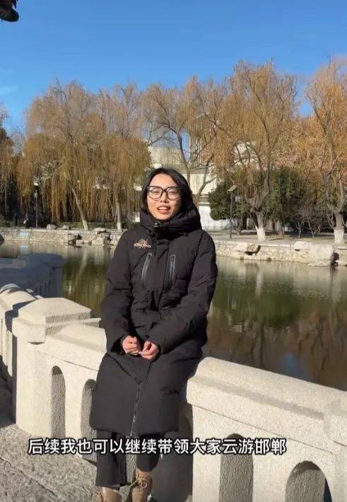 鸡窝头女士收拾漂亮上班了<strong></p>
<p>金银国际行情</strong>！精致一年潦草一天爆红