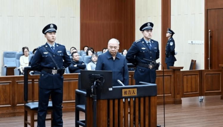 又一“烟草虎”<strong></p>
<p>币听</strong>！国家烟草专卖局原副局长张天峰被查 系今年首个落马中管干部