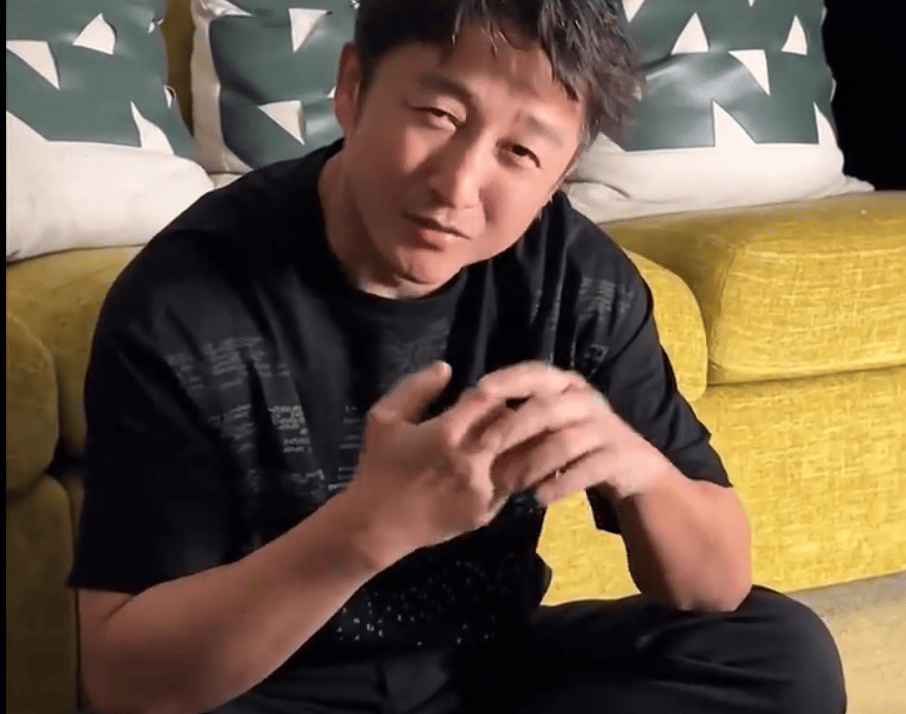 冲上热搜！邹市明否认“中年返贫”<strong></p>
<p>爱链币</strong>，曾称今年重返拳台