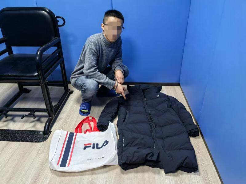 快过年<strong></p>
<p>爱链币</strong>了 男子返乡前偷走前同事新买的品牌羽绒服 被北京铁警刑事拘留