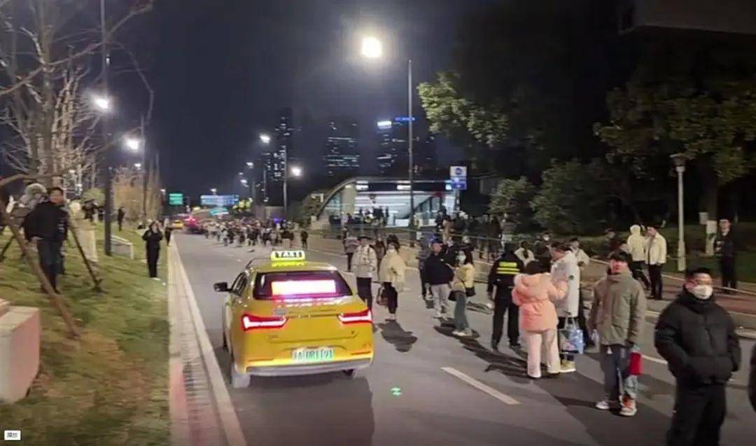 南京地铁突发故障致大量乘客滞留<strong></p>
<p>赢商币</strong>，官方：正抢修，已安排接驳车