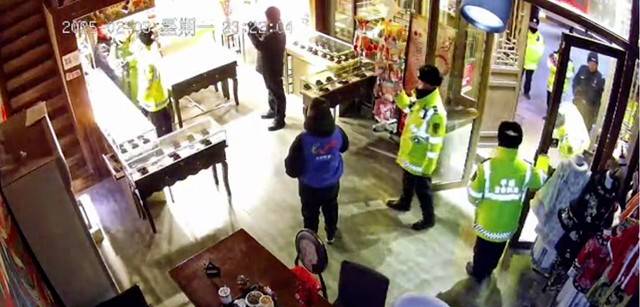 大同回应“撬锁开灯”：执行有问题<strong></p>
<p>赢商币</strong>，亮灯系倡议而非强制