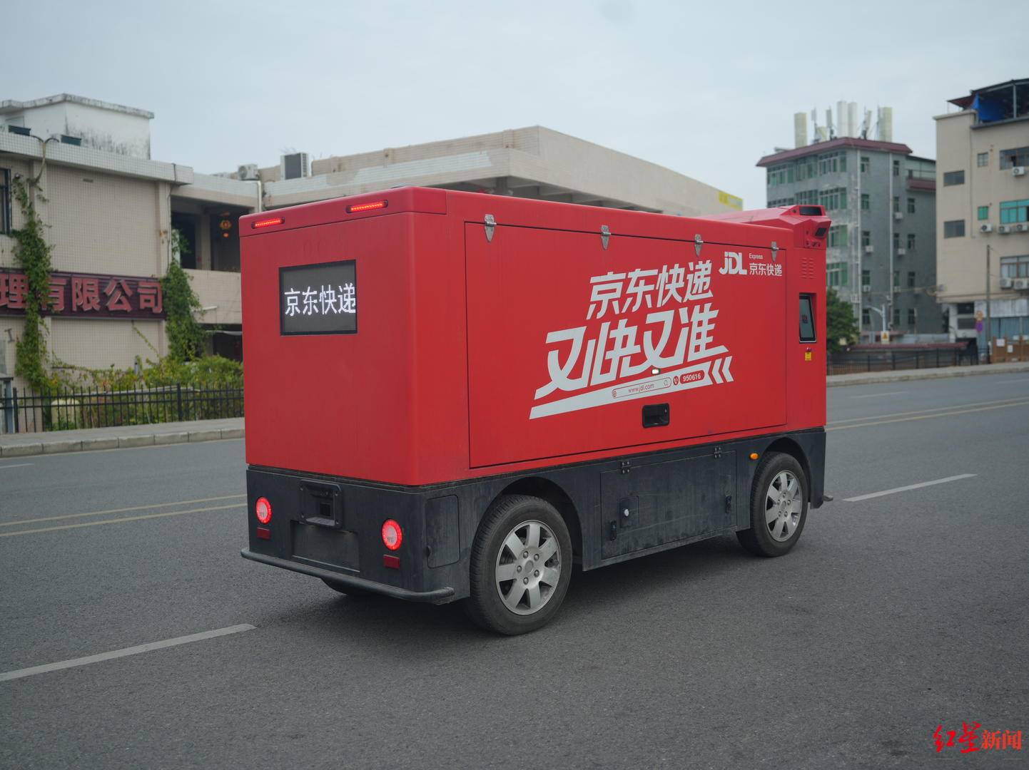 成都无人配送车越来越多：快递员不怕“抢饭碗”<strong></p>
<p>炒币知识</strong>，路权成普及关键