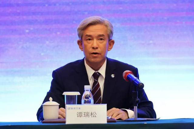 谭瑞松<strong></p>
<p>一映币多少钱</strong>，“靠军工吃军工”，大搞权钱交易