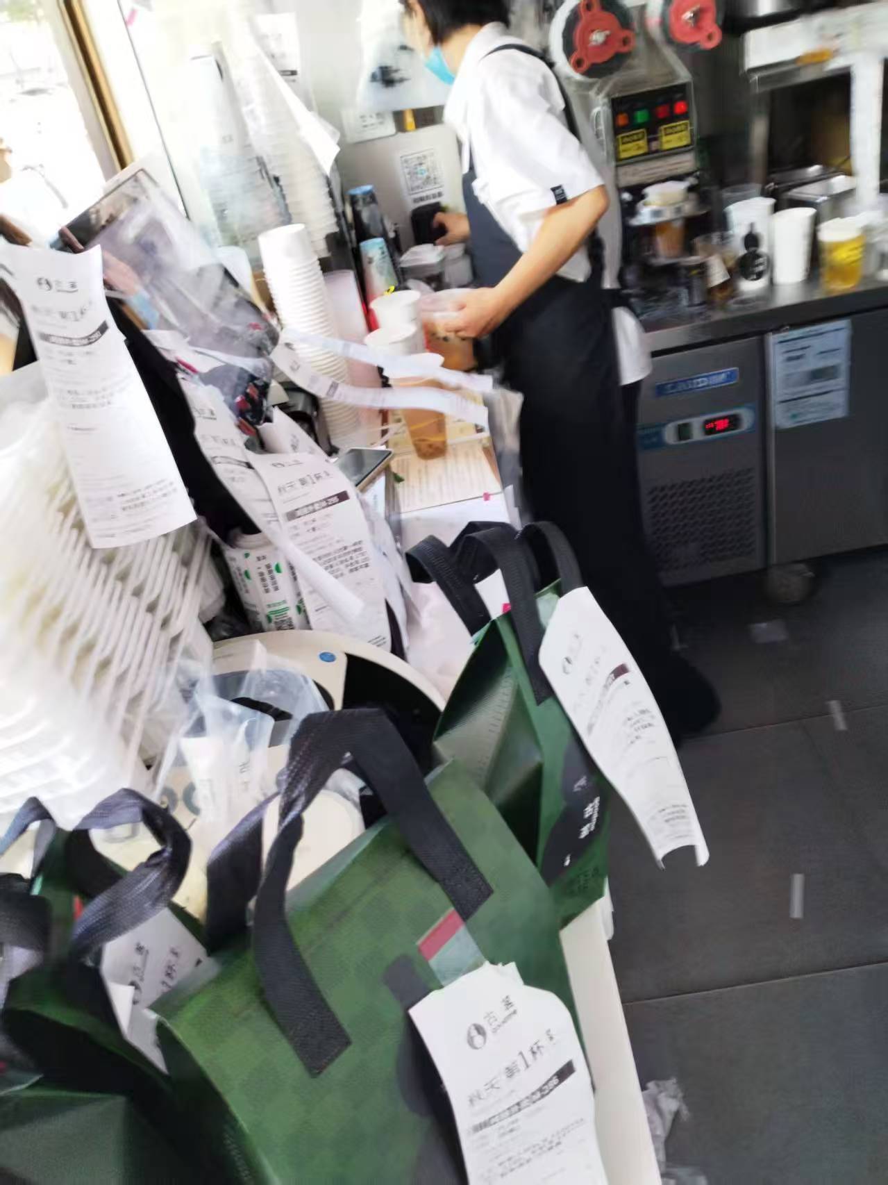 骑手谈平台“卷”社保：我不怕累<strong></p>
<p>双骑币</strong>，能接受工资适当变化