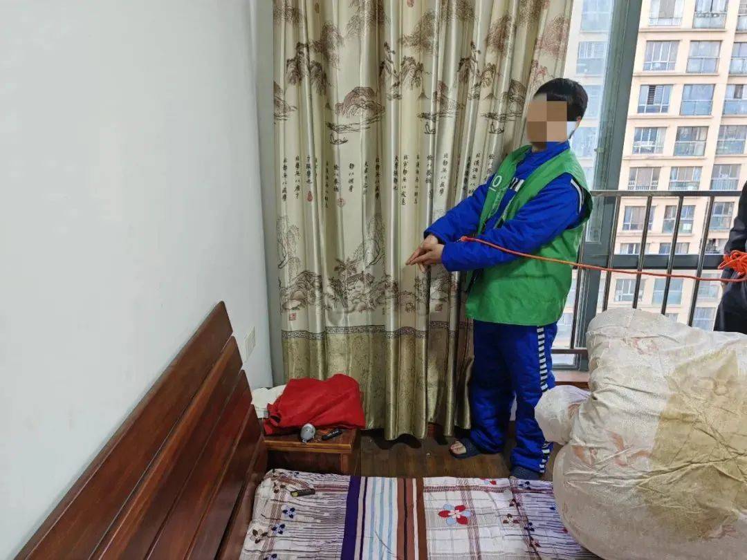 男子用牙签抠走前女友存钱罐3000元<strong></p>
<p>双骑币</strong>，被刑拘